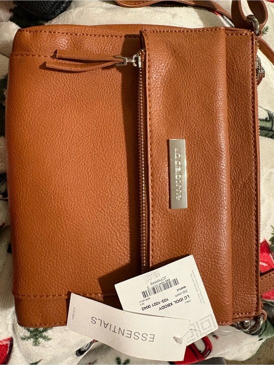 Liz Claiborne Handbags - Liz Claiborne Tan Crossbody Bag